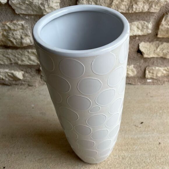 White Contrast High Gloss Circle Pattern on Matte Ceramic Tall Vase - Picture 9 of 15